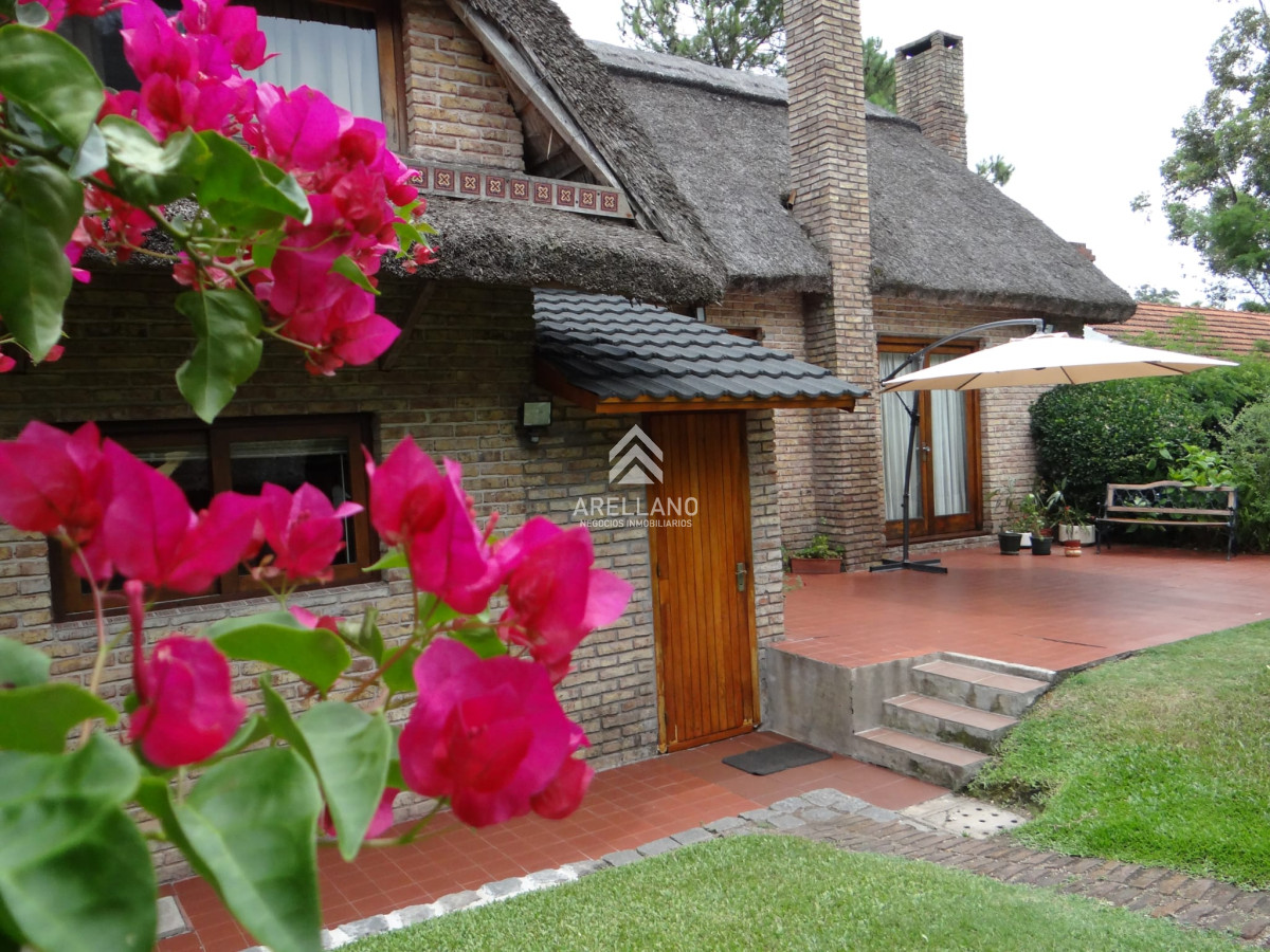 Casa ID.4212 - Alquiler y venta de casa de 3 dormitorios en Punta del Este