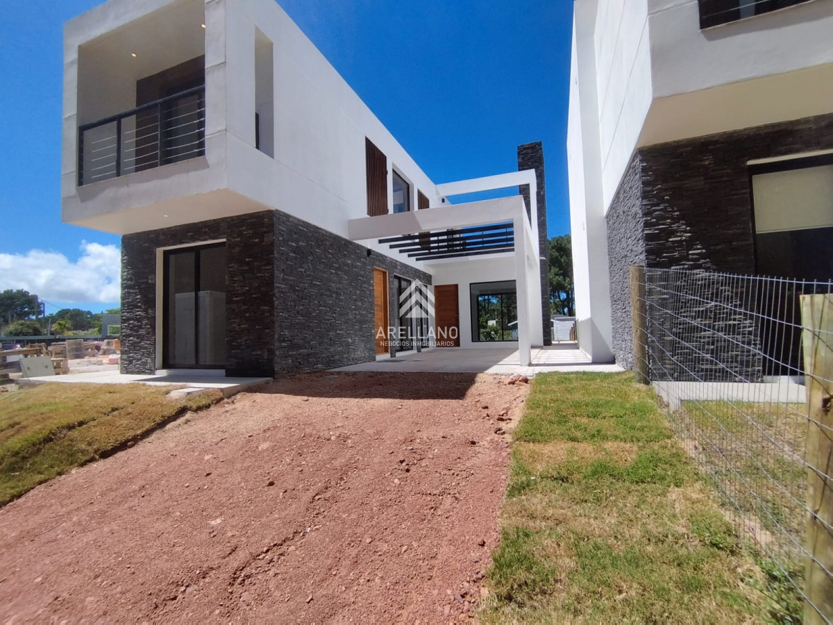 Casa ID.3957 - Oportunidad en construccion, casa de 3 dormitorios en Parque Burnett