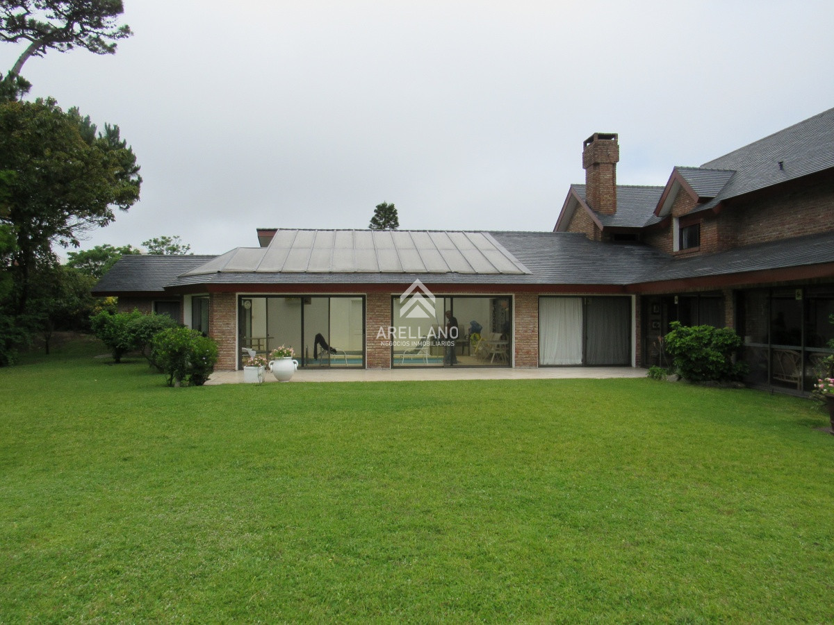Casa ID.4119 - Casa en venta de 7 dormitorios en Punta del Este