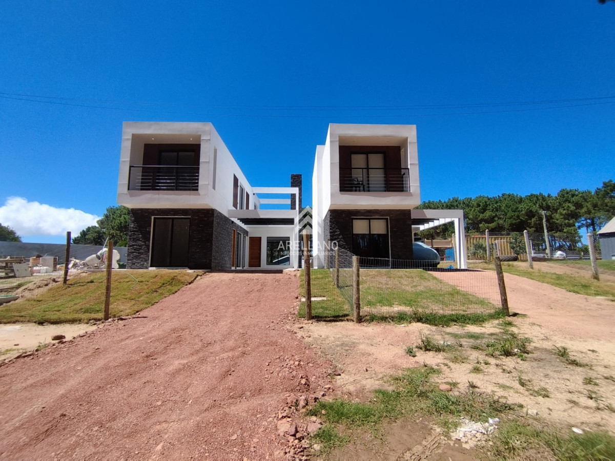 Casa ID.3957 - Oportunidad en construccion, casa de 3 dormitorios en Parque Burnett