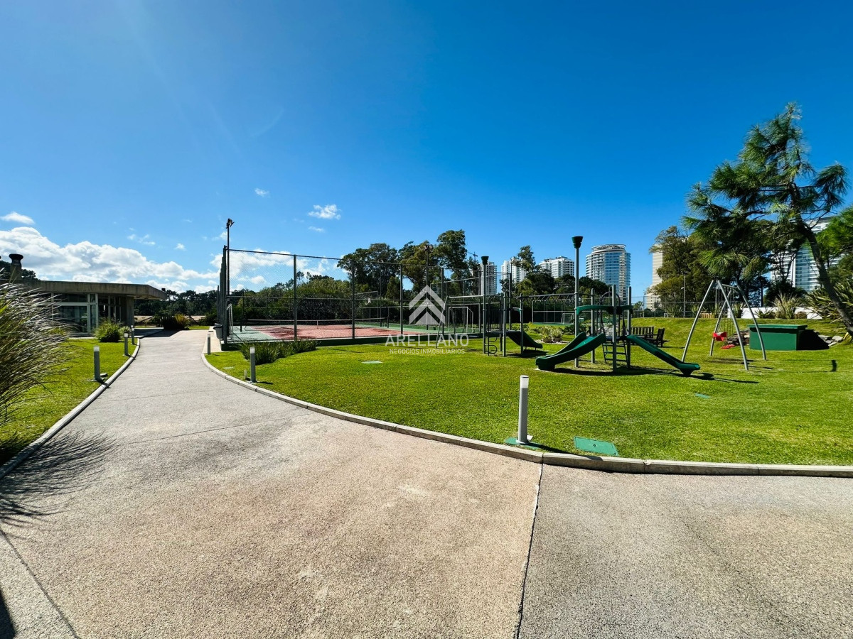 Apartamento ID.3260 - Penthouse en VENTA, 3 dormitorios en suite + Dependencia, vista 180°.