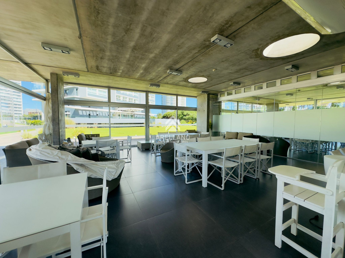 Apartamento ID.3260 - Penthouse en VENTA, 3 dormitorios en suite + Dependencia, vista 180°.
