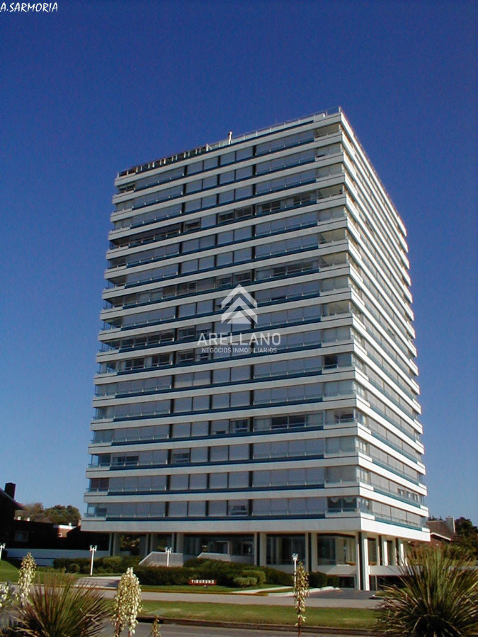 Apartamento ID.5553 - Alquiler y venta de apartamento 3 dorm. mas dep. playa brava