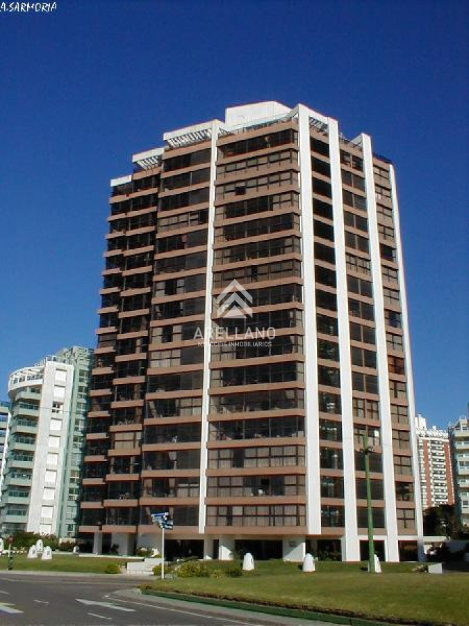 Apartamento ID.5333 -  Apartamento en Alquiler de 3 dormitorios en Punta del Este