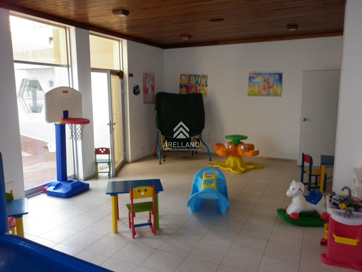 Apartamento ID.2952 - Apartamento en venta de 3 dormitorios y dependencia en Punta del Este