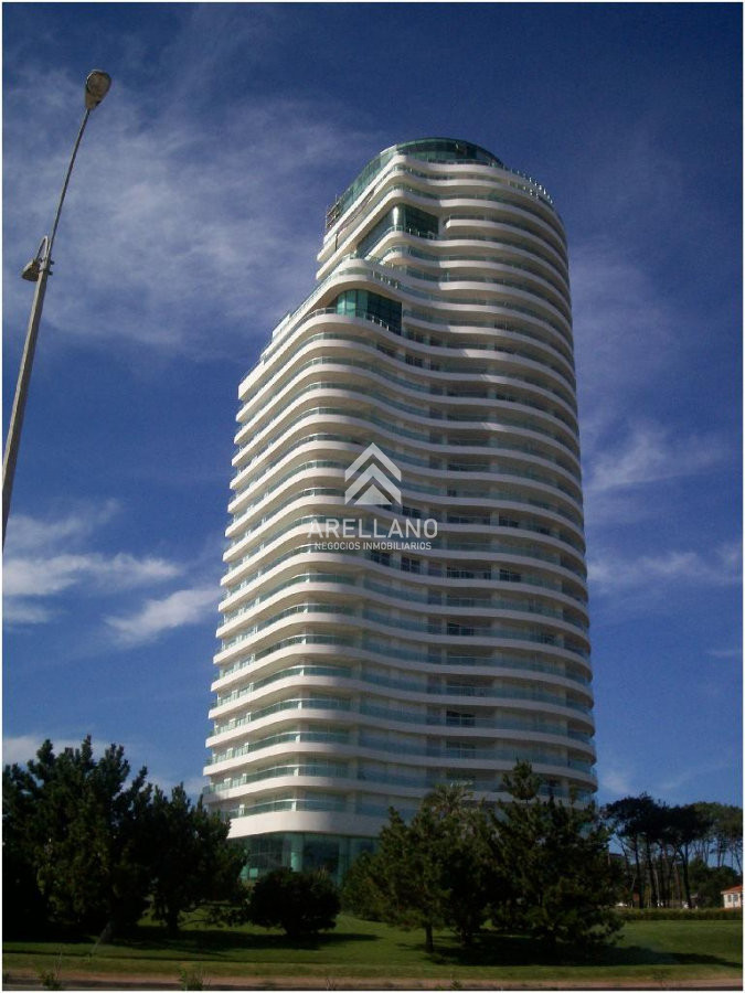 Apartamento ID.4105 - Alquiler de apartamento de 3 dormitorios +dep de servicio en Punta del Este