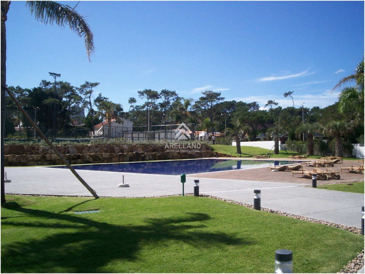 Apartamento ID.4105 - Alquiler de apartamento de 3 dormitorios +dep de servicio en Punta del Este
