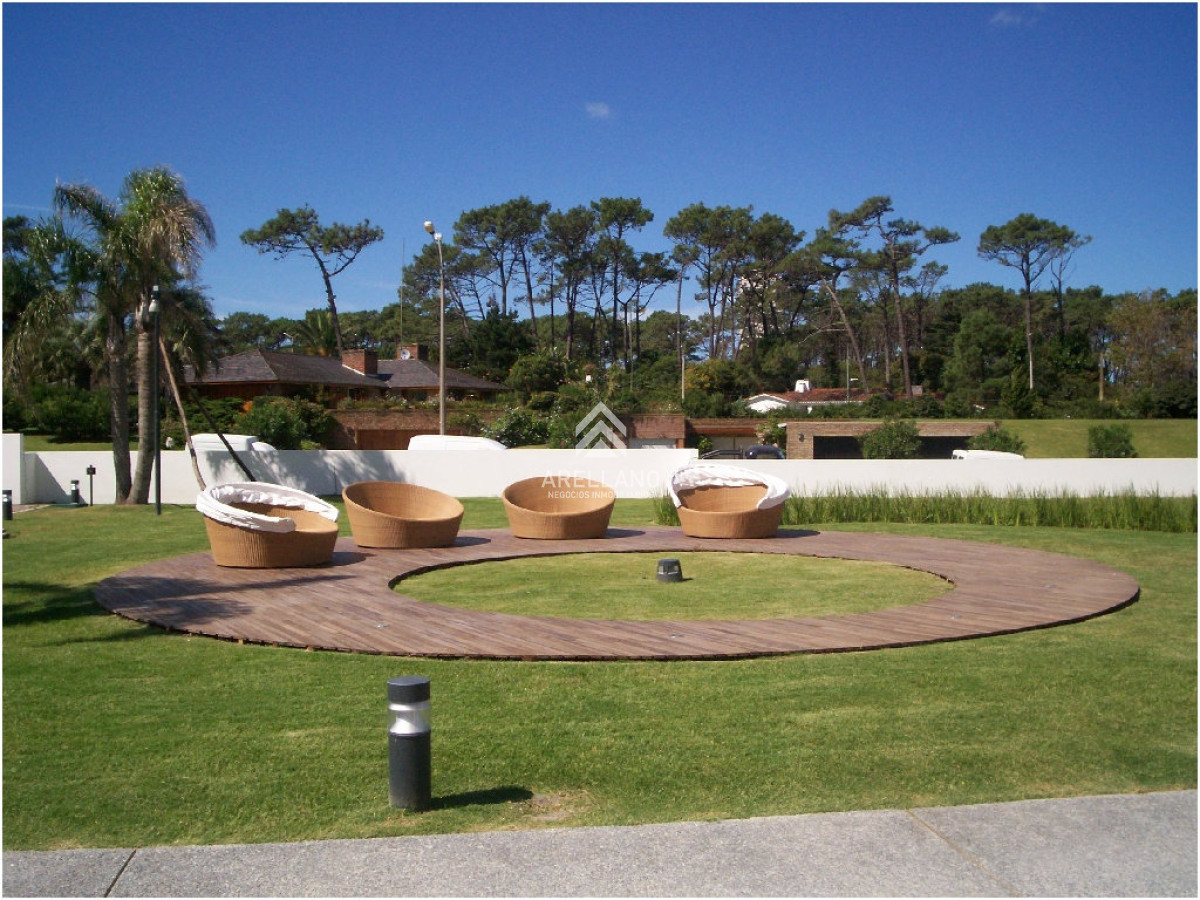 Apartamento ID.4105 - Alquiler de apartamento de 3 dormitorios +dep de servicio en Punta del Este