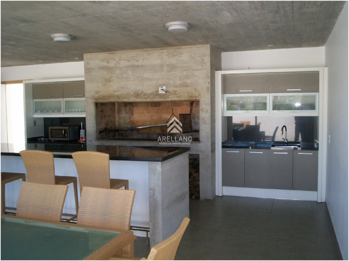 Apartamento ID.4105 - Alquiler de apartamento de 3 dormitorios +dep de servicio en Punta del Este