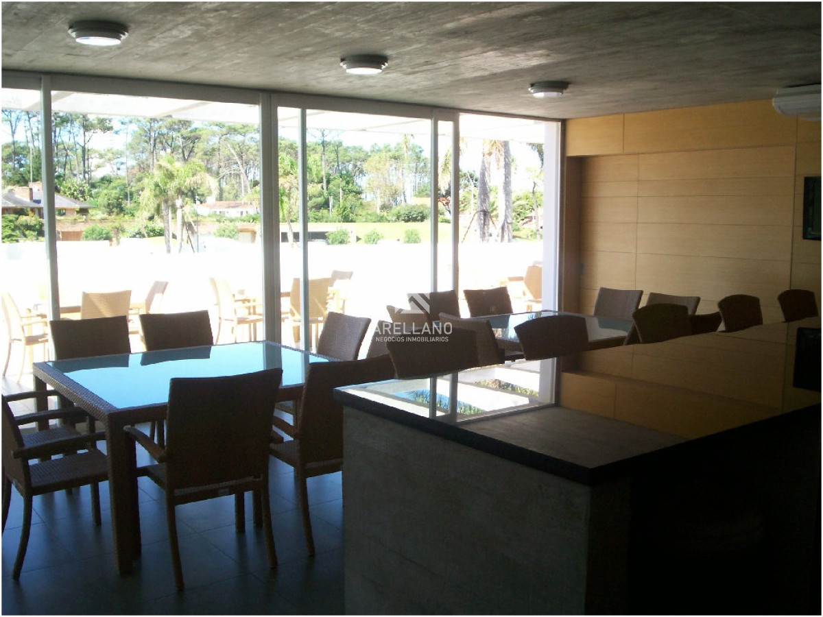 Apartamento ID.4105 - Alquiler de apartamento de 3 dormitorios +dep de servicio en Punta del Este