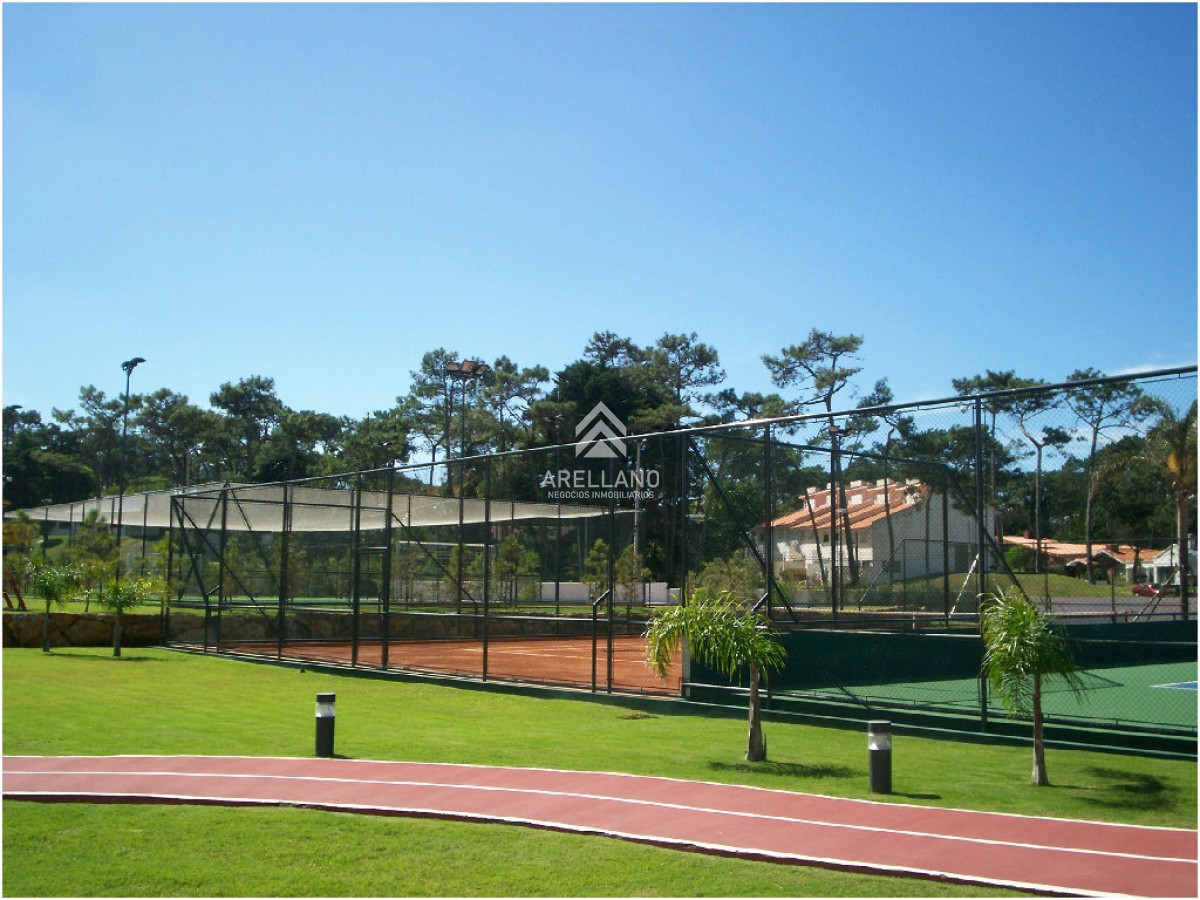 Apartamento ID.4105 - Alquiler de apartamento de 3 dormitorios +dep de servicio en Punta del Este