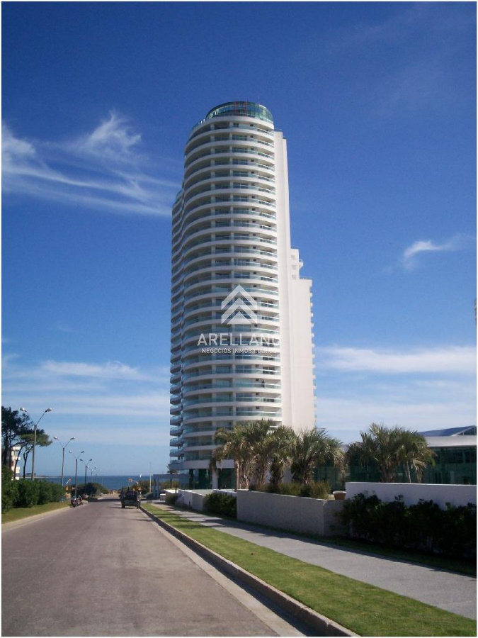 Apartamento ID.4105 - Alquiler de apartamento de 3 dormitorios +dep de servicio en Punta del Este