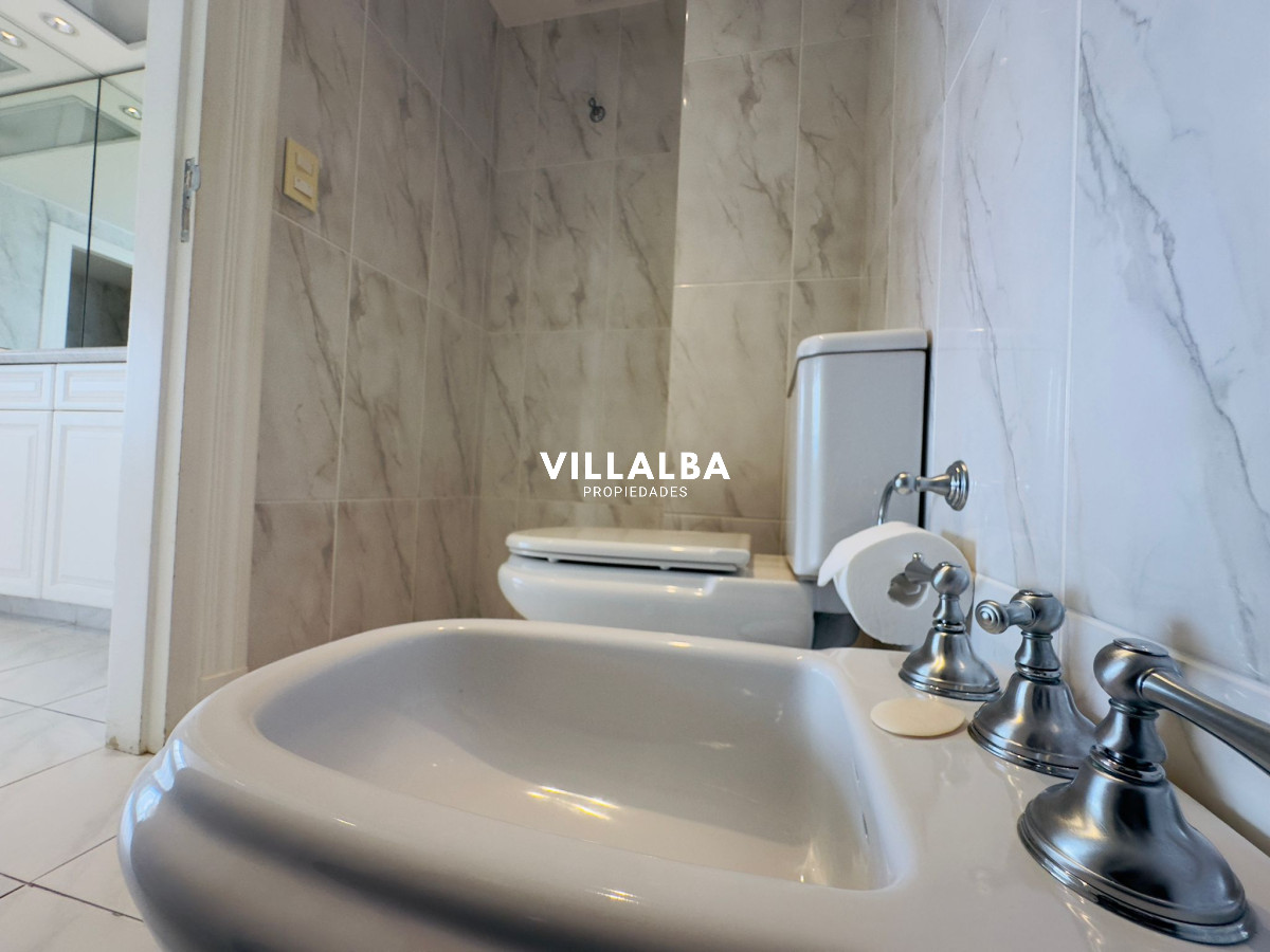 Apartamento ID.3842 - Apartamento en VENTA, 3 dormitorios en suite, Primera linea de la playa mansa.