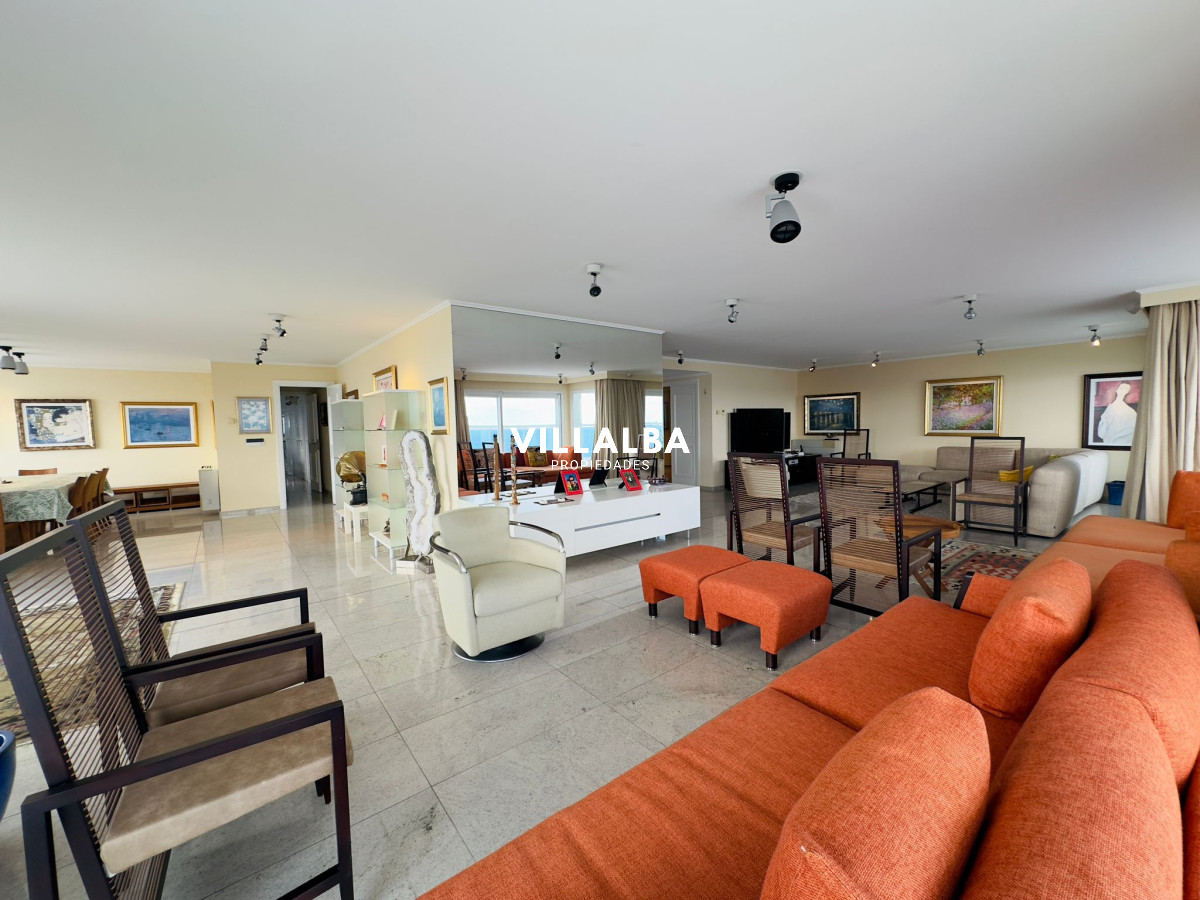 Apartamento ID.3842 - Apartamento en VENTA, 3 dormitorios en suite, Primera linea de la playa mansa.