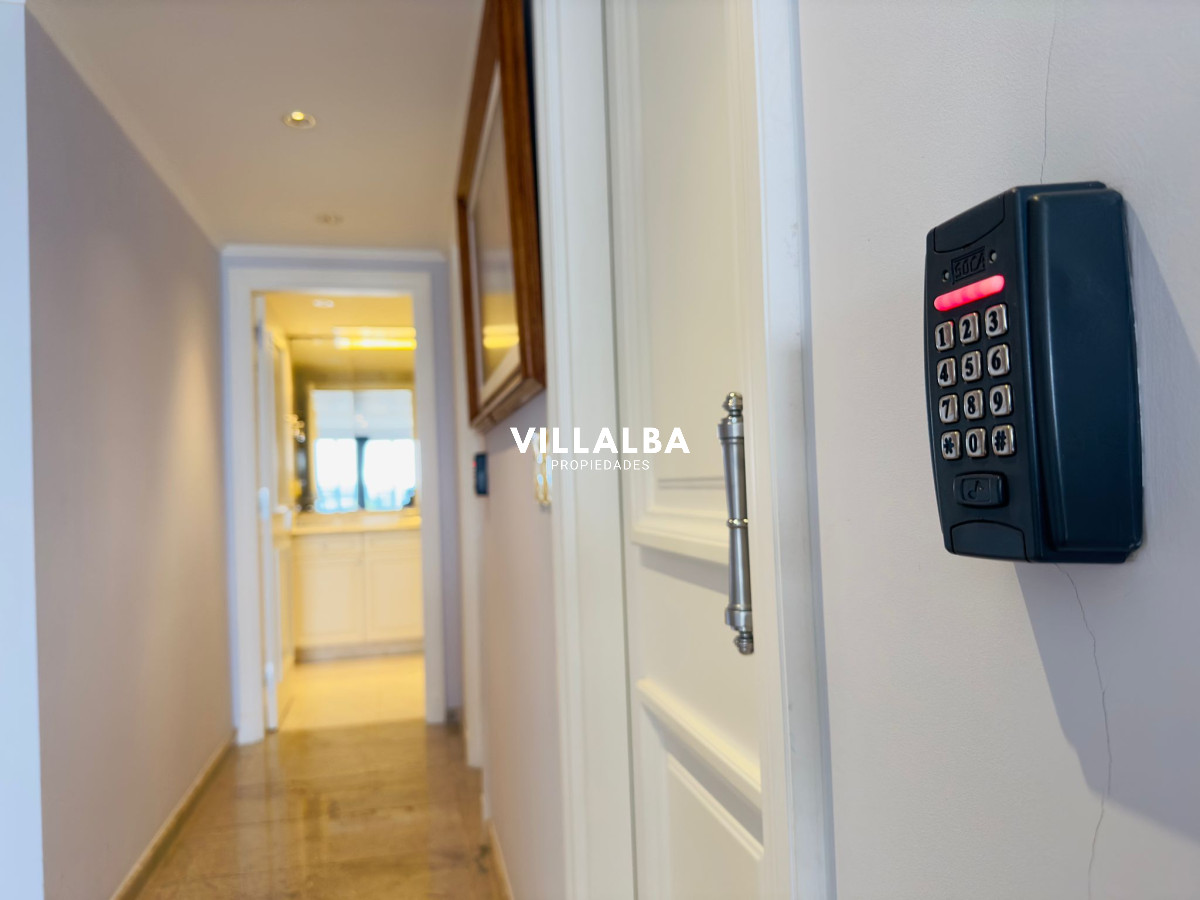 Apartamento ID.3842 - Apartamento en VENTA, 3 dormitorios en suite, Primera linea de la playa mansa.