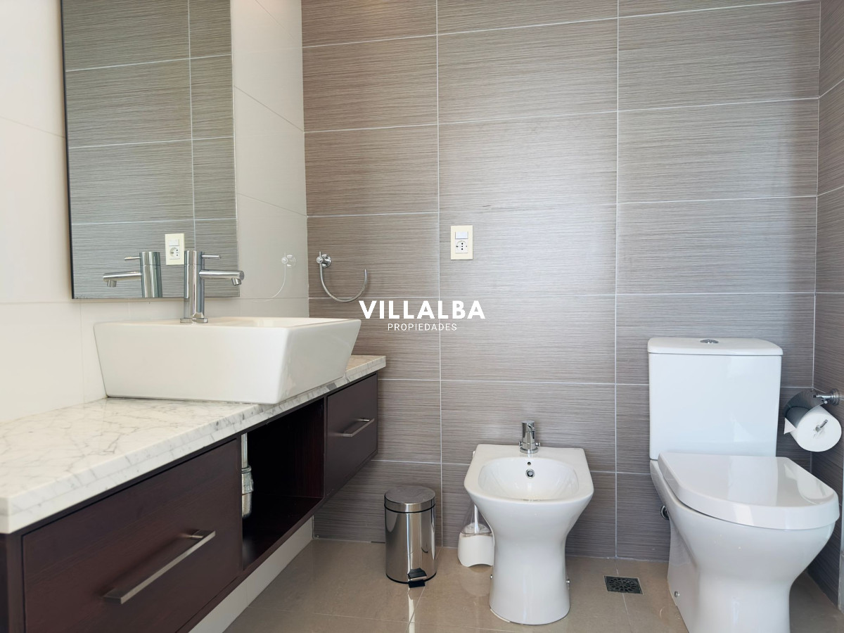 Apartamento ID.2939 - Penthouse en VENTA, 3 dormitorios en suite + Dependencia, vista 180°.