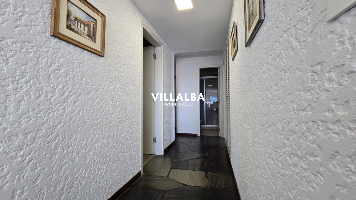 Apartamento ID.3433 - Apartamento en venta de 3 dormitorios en Punta del Este