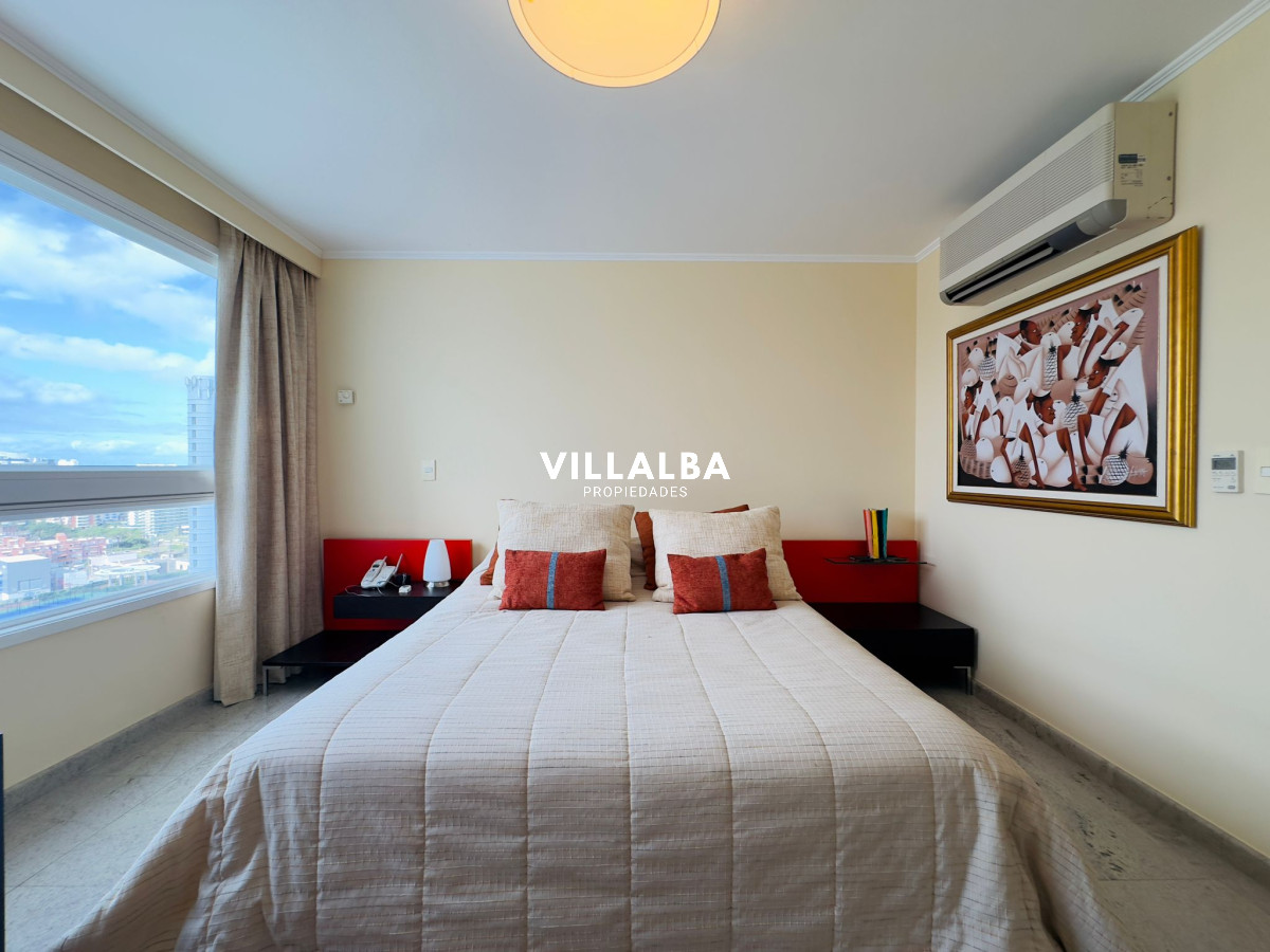 Apartamento ID.3842 - Apartamento en VENTA, 3 dormitorios en suite, Primera linea de la playa mansa.