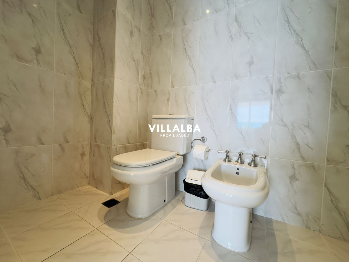 Apartamento ID.3842 - Apartamento en VENTA, 3 dormitorios en suite, Primera linea de la playa mansa.