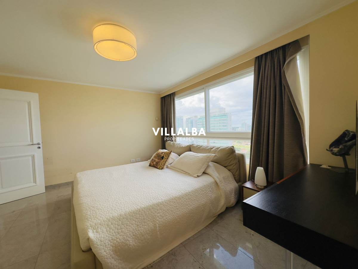 Apartamento ID.3842 - Apartamento en VENTA, 3 dormitorios en suite, Primera linea de la playa mansa.