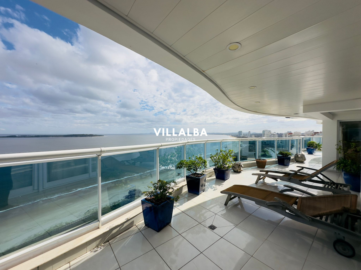 Apartamento ID.3842 - Apartamento en VENTA, 3 dormitorios en suite, Primera linea de la playa mansa.