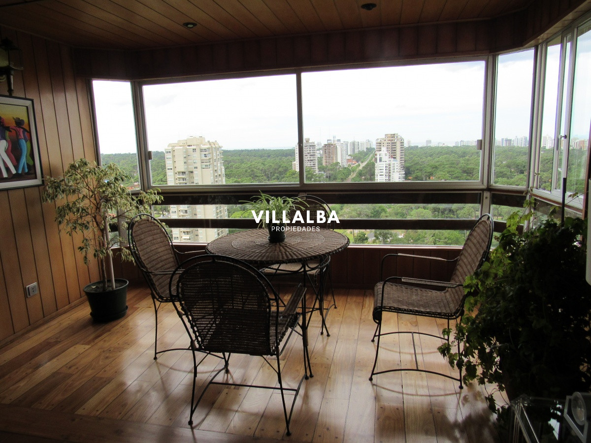 Apartamento ID.3602 - Venta de apartamento de dos dormitorios en Punta del Este
