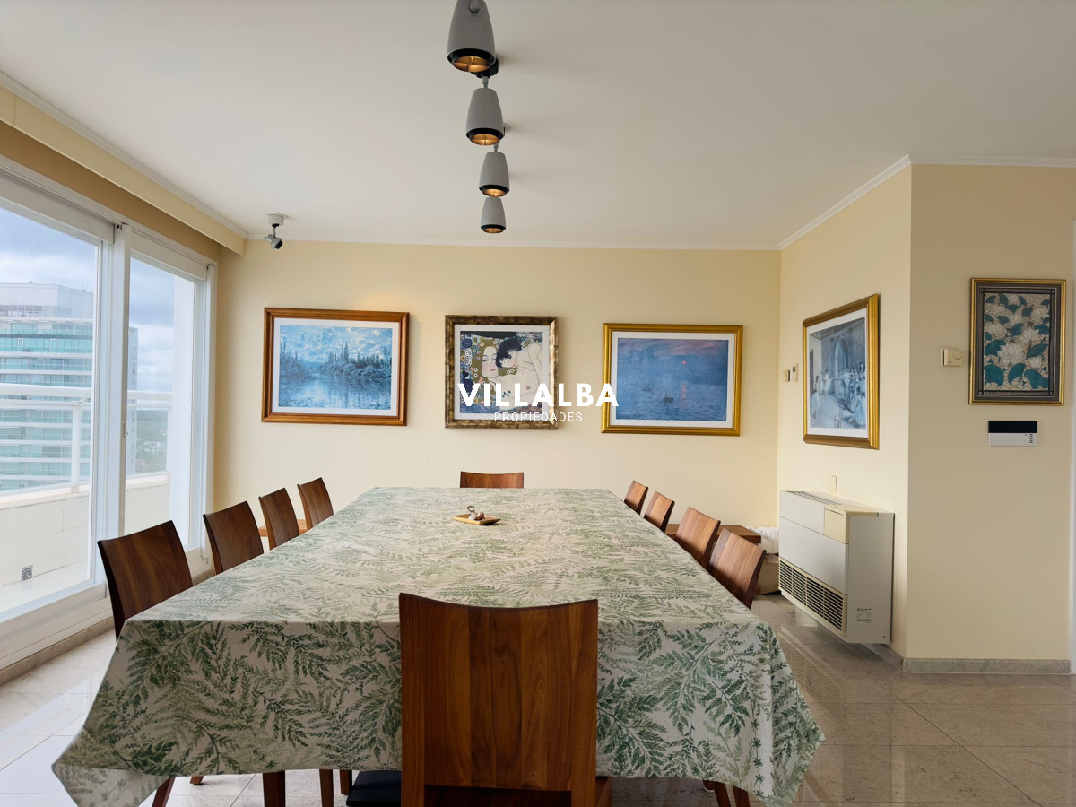 Apartamento ID.3842 - Apartamento en VENTA, 3 dormitorios en suite, Primera linea de la playa mansa.