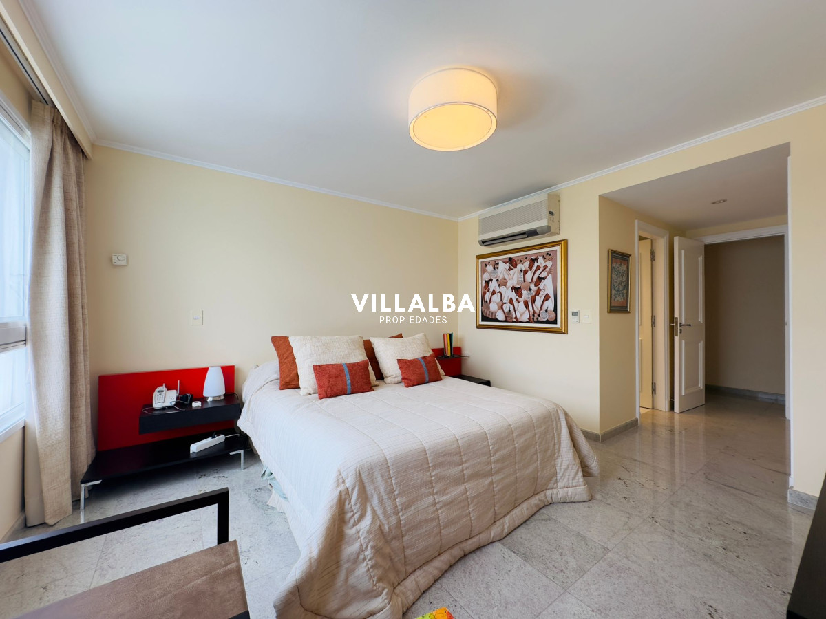 Apartamento ID.3842 - Apartamento en VENTA, 3 dormitorios en suite, Primera linea de la playa mansa.