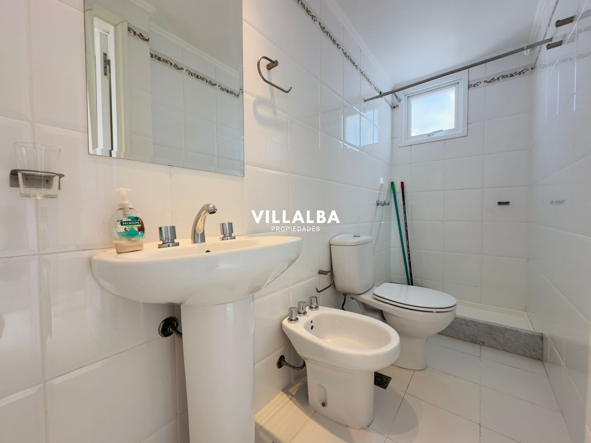 Apartamento ID.3842 - Apartamento en VENTA, 3 dormitorios en suite, Primera linea de la playa mansa.