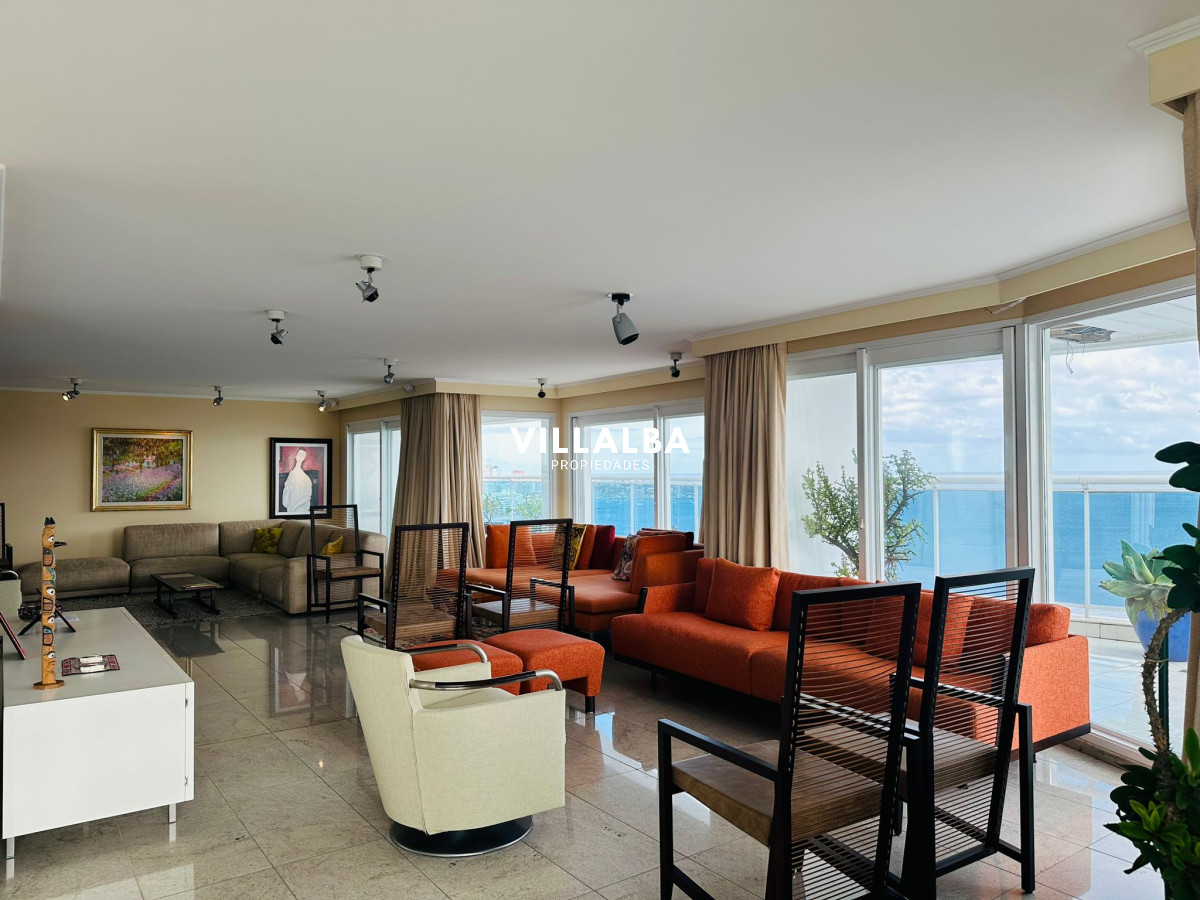 Apartamento ID.3842 - Apartamento en VENTA, 3 dormitorios en suite, Primera linea de la playa mansa.