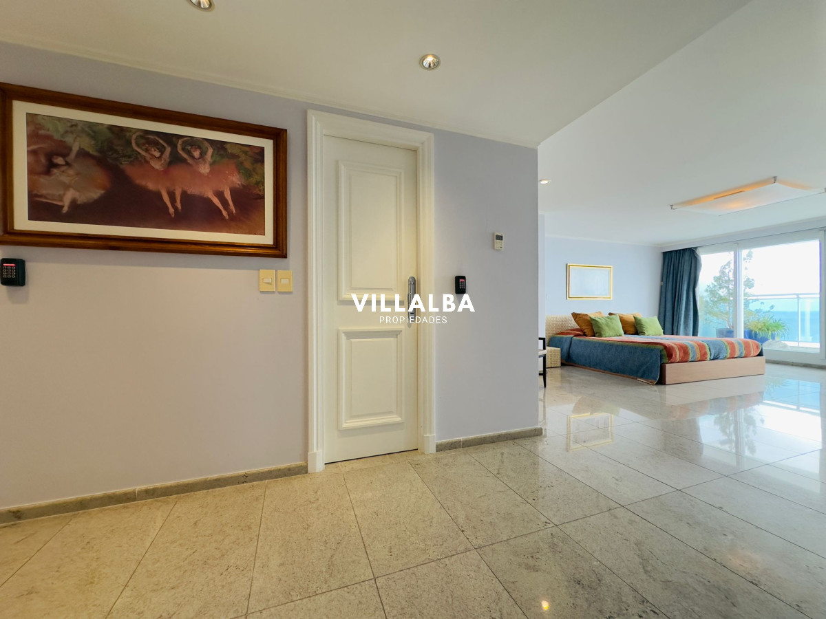 Apartamento ID.3842 - Apartamento en VENTA, 3 dormitorios en suite, Primera linea de la playa mansa.