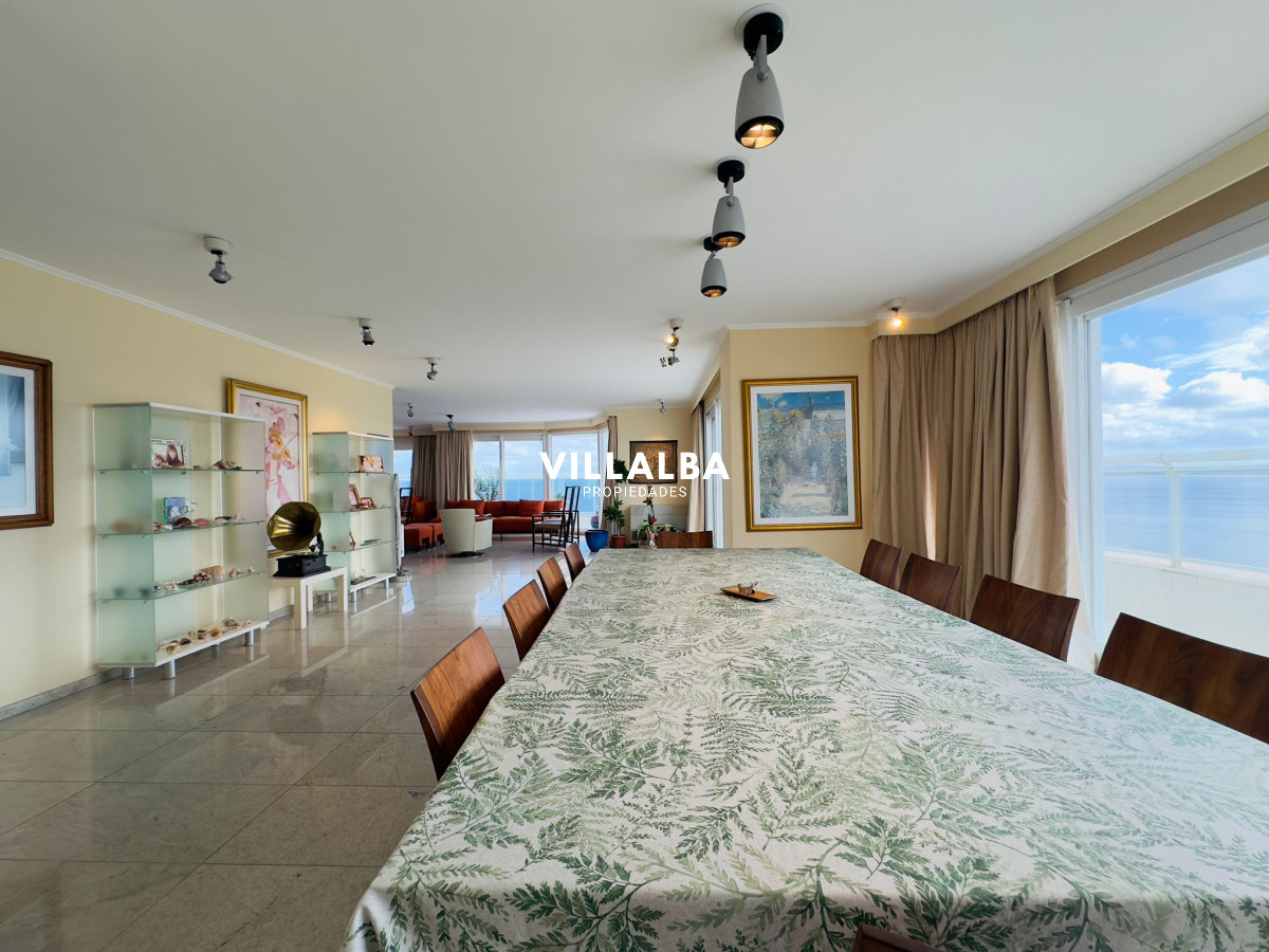 Apartamento ID.3842 - Apartamento en VENTA, 3 dormitorios en suite, Primera linea de la playa mansa.