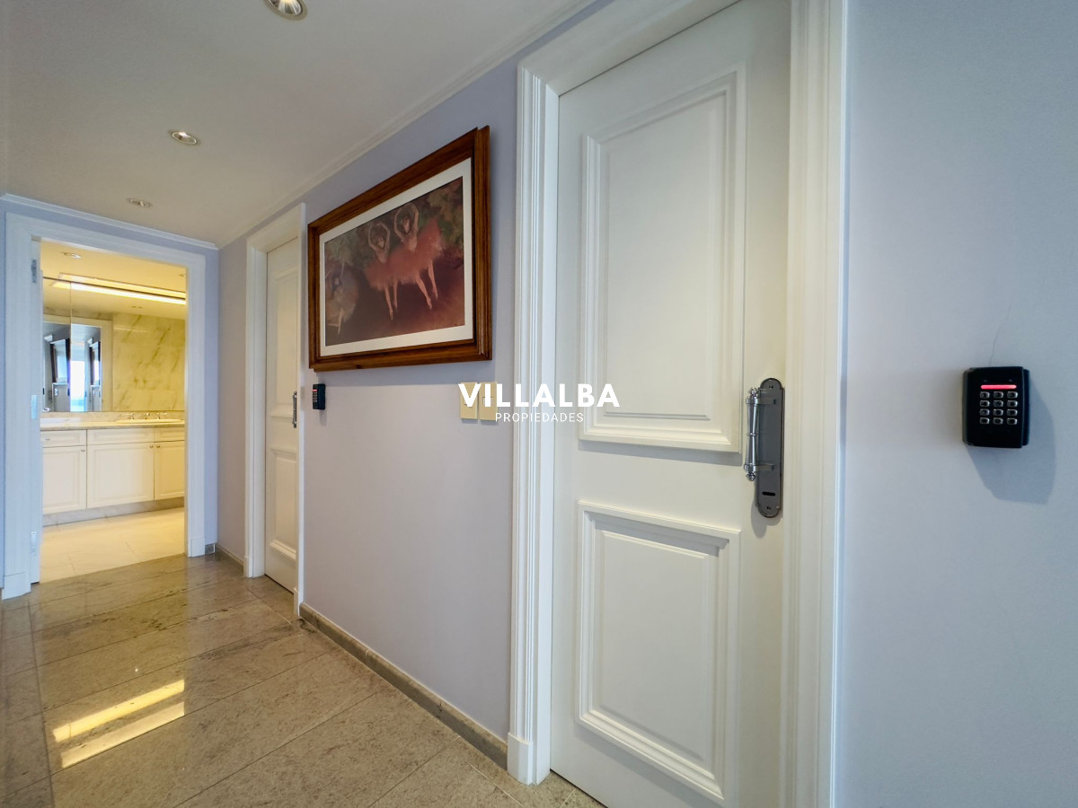 Apartamento ID.3842 - Apartamento en VENTA, 3 dormitorios en suite, Primera linea de la playa mansa.