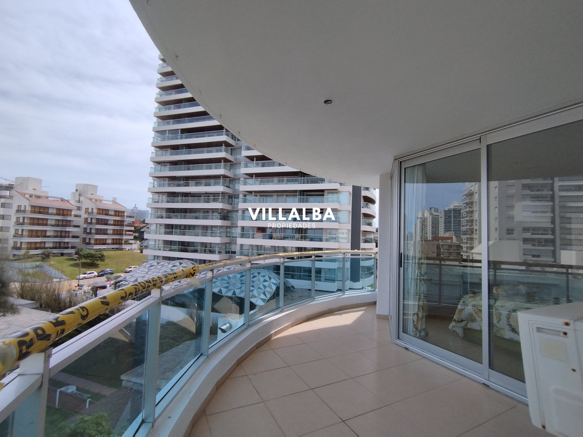 Apartamento ID.3924 - Alquiler y venta de apartamento de 3 dormitorios en Punta del Este
