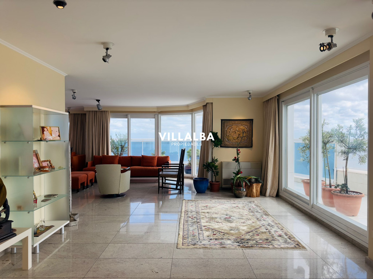 Apartamento ID.3842 - Apartamento en VENTA, 3 dormitorios en suite, Primera linea de la playa mansa.