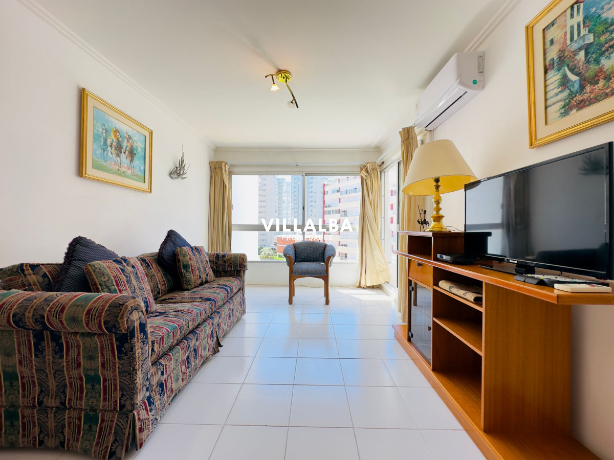 Apartamento ID.3861 - Apto en venta, 1 dormitorio y medio, excelente ubicación, Punta del este.