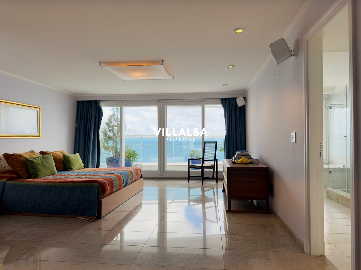 Apartamento ID.3842 - Apartamento en VENTA, 3 dormitorios en suite, Primera linea de la playa mansa.