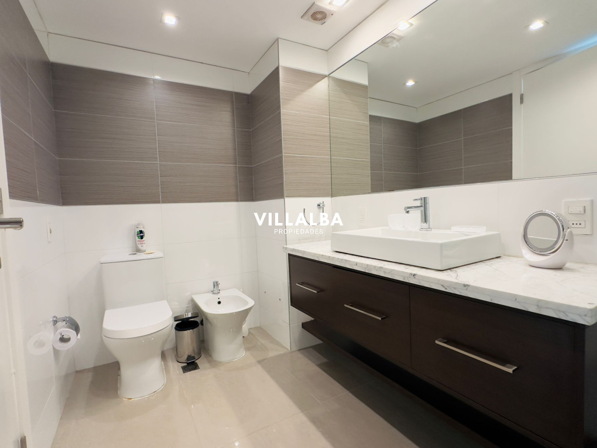 Apartamento ID.2939 - Penthouse en VENTA, 3 dormitorios en suite + Dependencia, vista 180°.