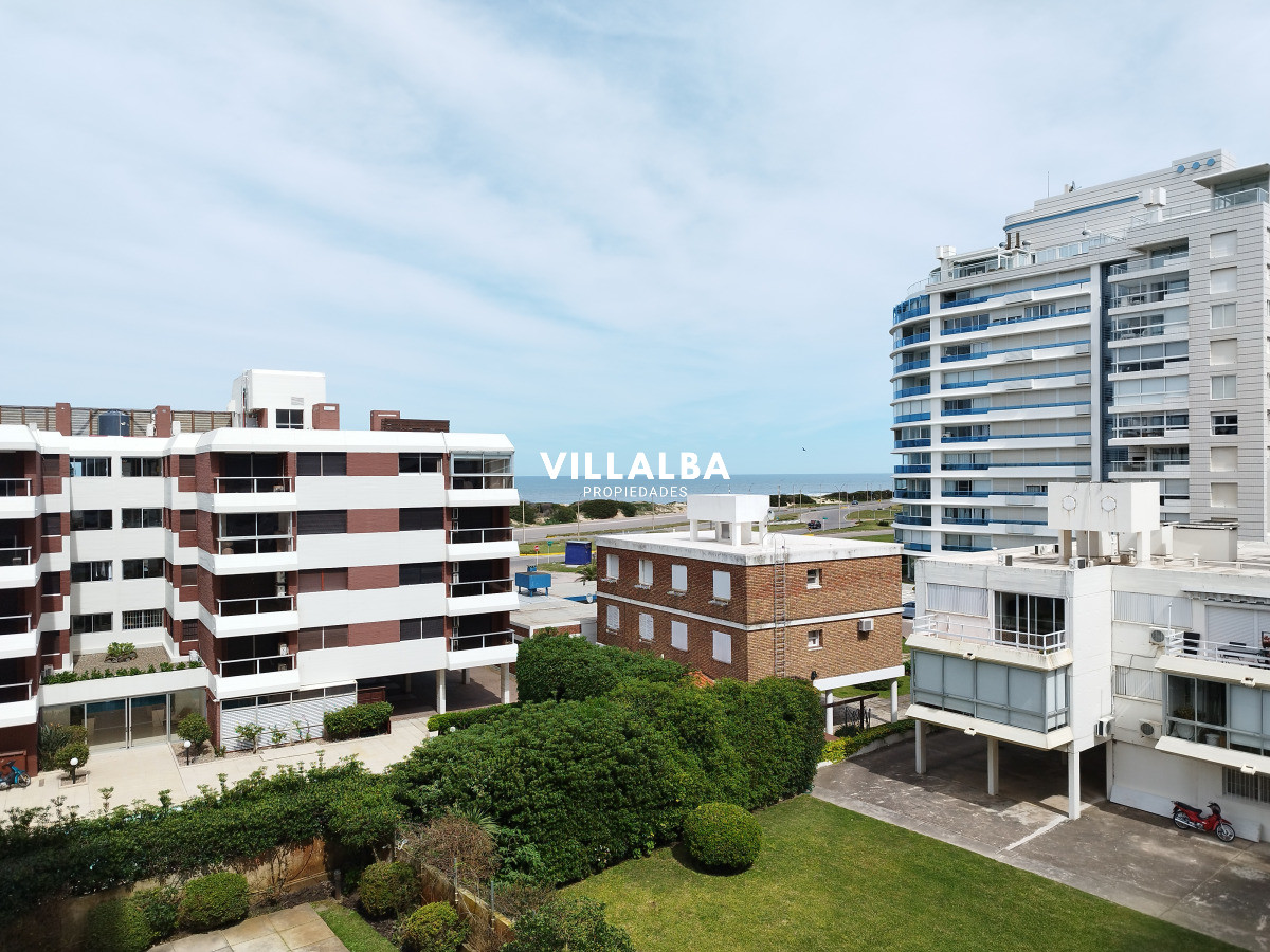 Apartamento ID.3924 - Alquiler y venta de apartamento de 3 dormitorios en Punta del Este