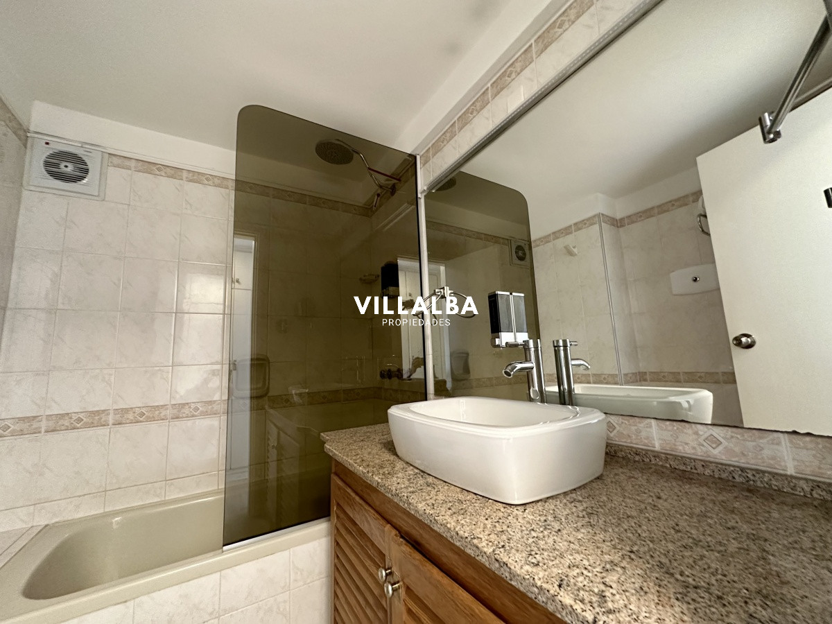 Apartamento ID.4252 -  Apartamento en venta  de dos dormitorios en Punta del Este