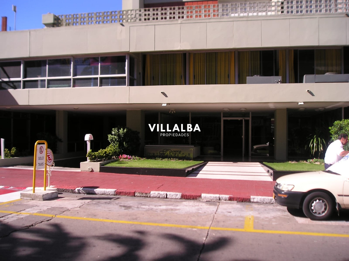Apartamento ID.3491 - Apartamento en venta de 3 dormitorios en Punta del Este.-