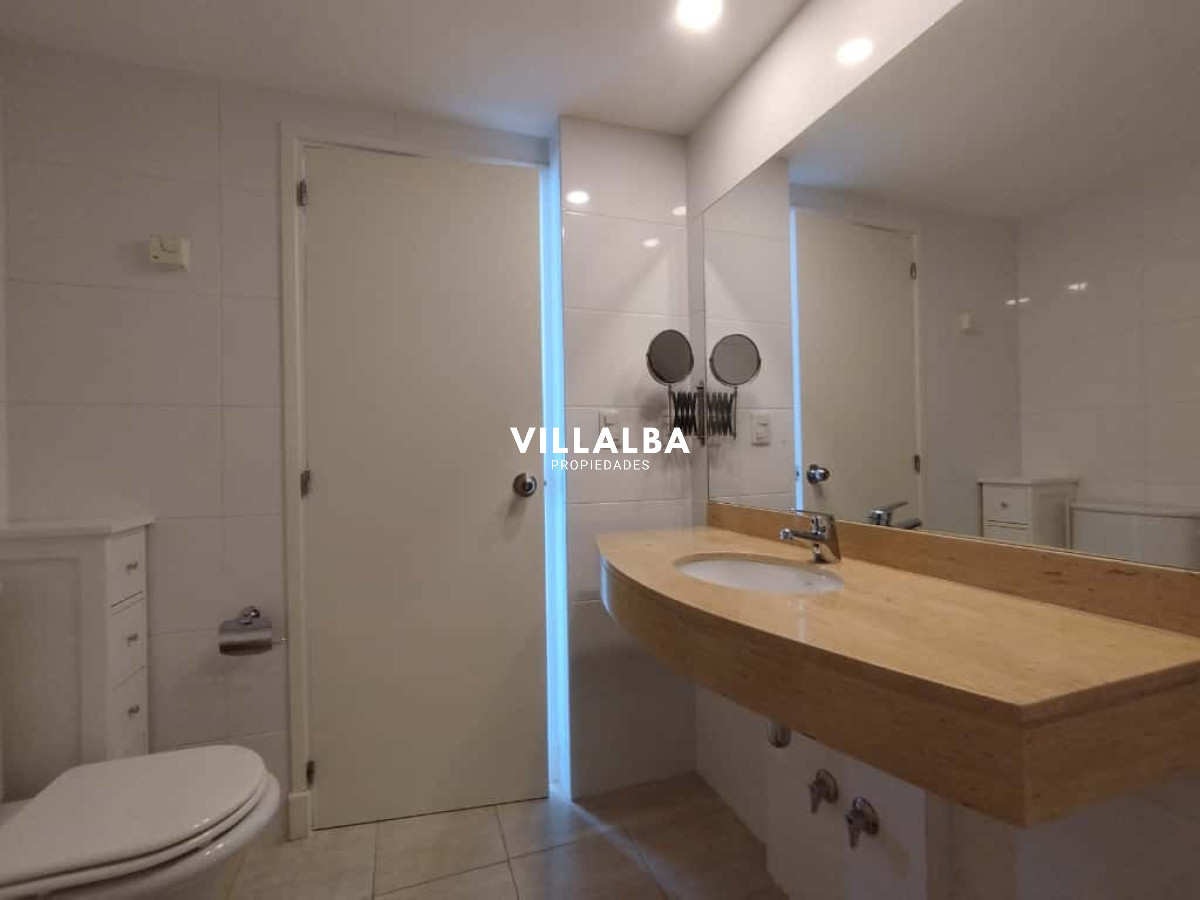 Apartamento ID.3924 - Alquiler y venta de apartamento de 3 dormitorios en Punta del Este