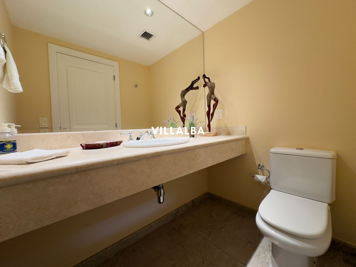 Apartamento ID.3842 - Apartamento en VENTA, 3 dormitorios en suite, Primera linea de la playa mansa.