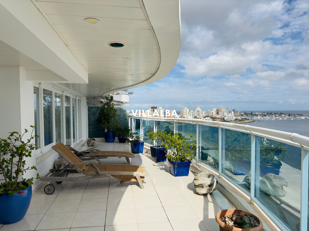 Apartamento ID.3842 - Apartamento en VENTA, 3 dormitorios en suite, Primera linea de la playa mansa.