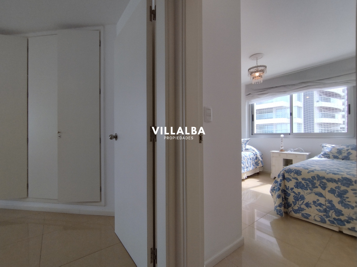 Apartamento ID.3924 - Alquiler y venta de apartamento de 3 dormitorios en Punta del Este