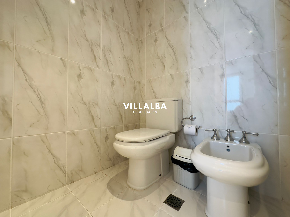 Apartamento ID.3842 - Apartamento en VENTA, 3 dormitorios en suite, Primera linea de la playa mansa.