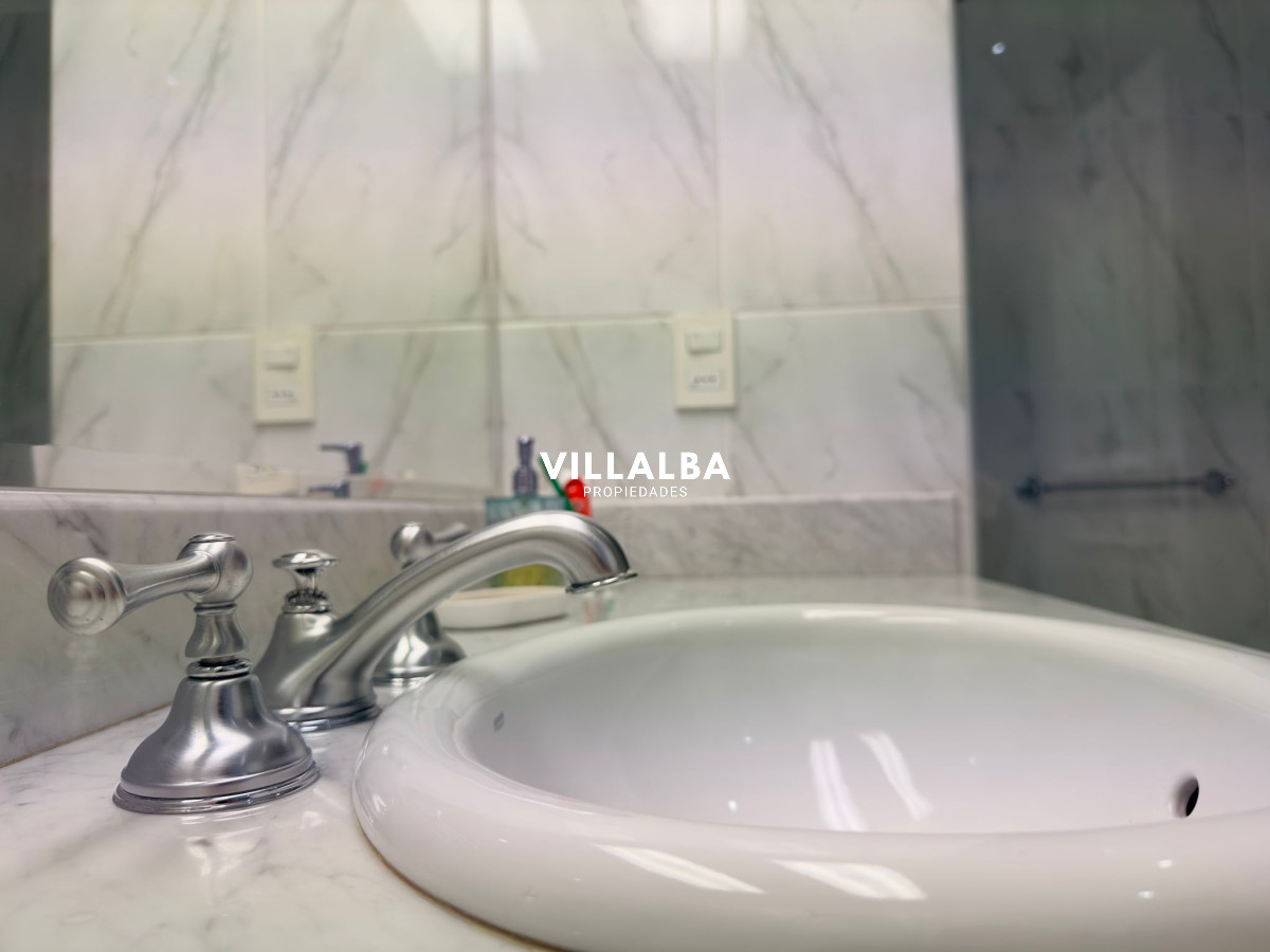 Apartamento ID.3842 - Apartamento en VENTA, 3 dormitorios en suite, Primera linea de la playa mansa.