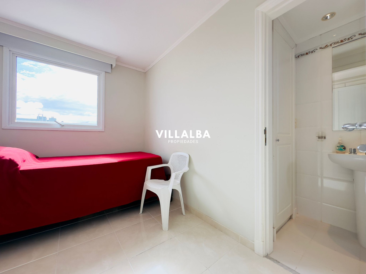 Apartamento ID.3842 - Apartamento en VENTA, 3 dormitorios en suite, Primera linea de la playa mansa.