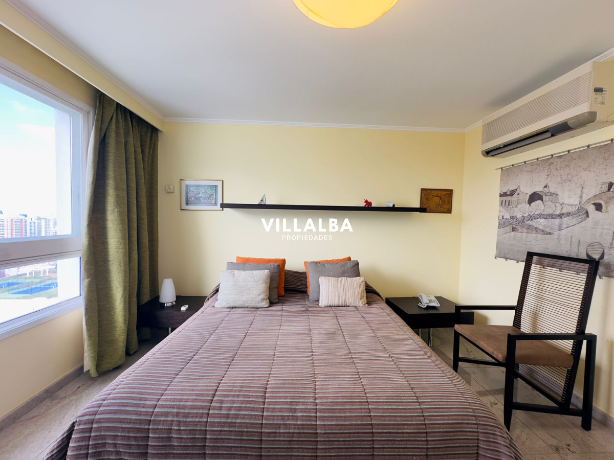 Apartamento ID.3842 - Apartamento en VENTA, 3 dormitorios en suite, Primera linea de la playa mansa.