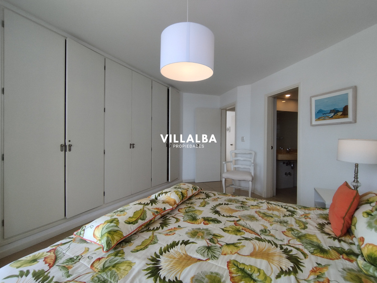 Apartamento ID.3924 - Alquiler y venta de apartamento de 3 dormitorios en Punta del Este